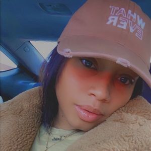 Meet your Posher, Tria